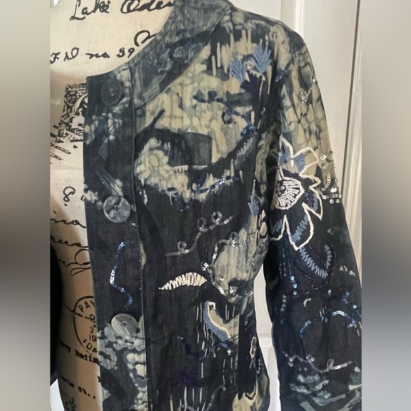 Chico's - Denim Blue Jacket with sequins designs in excellent condition size 2 - Picture 7 of 16